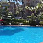 Casaviva - Trilo In With Parking & Shared Pool